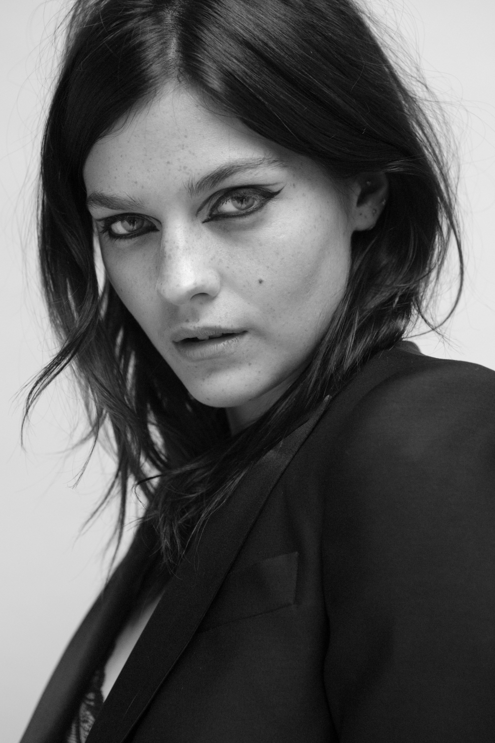 MAKE AMBER ANDERSON Fashion One Represents