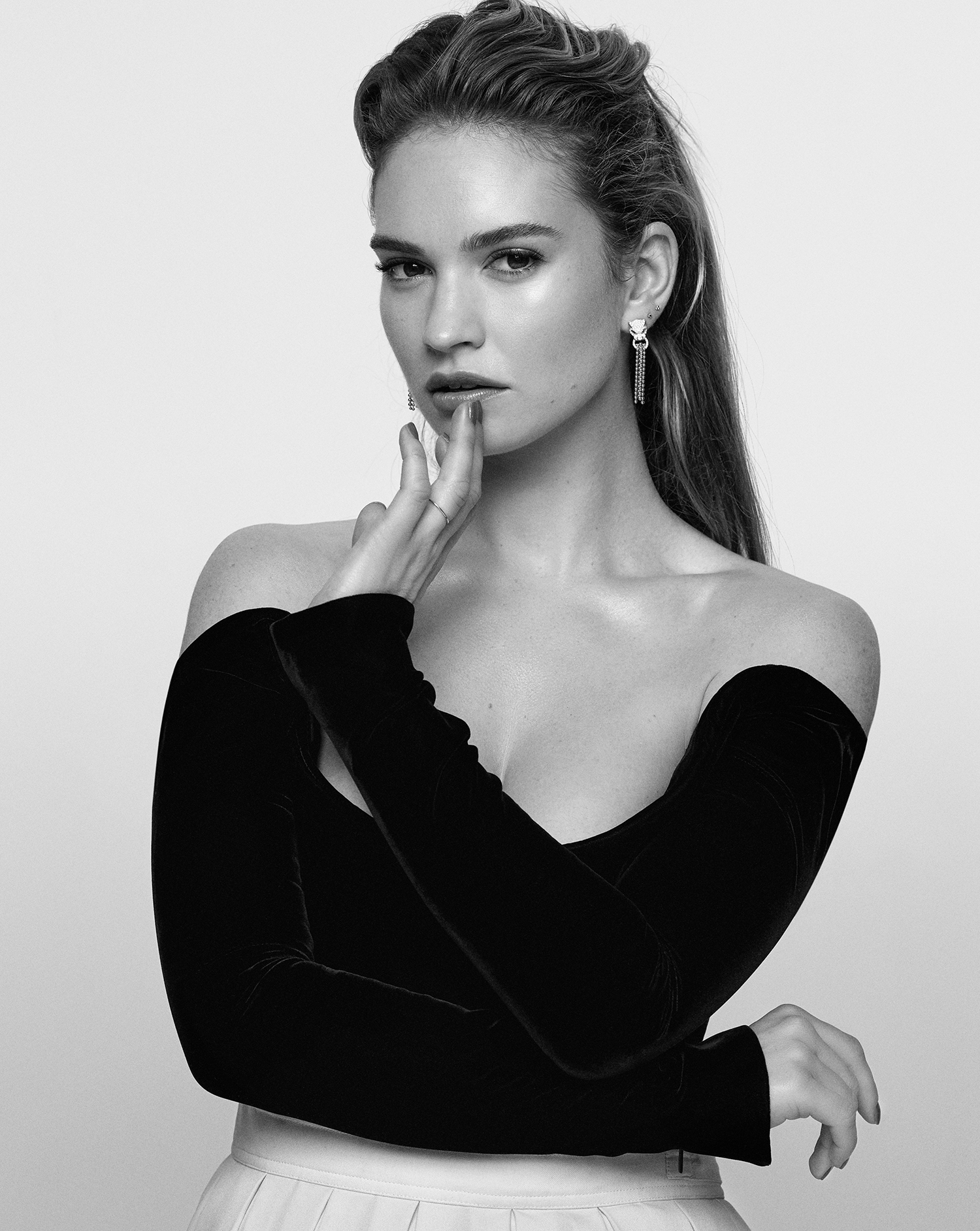 Lily James | L’Officiel NL