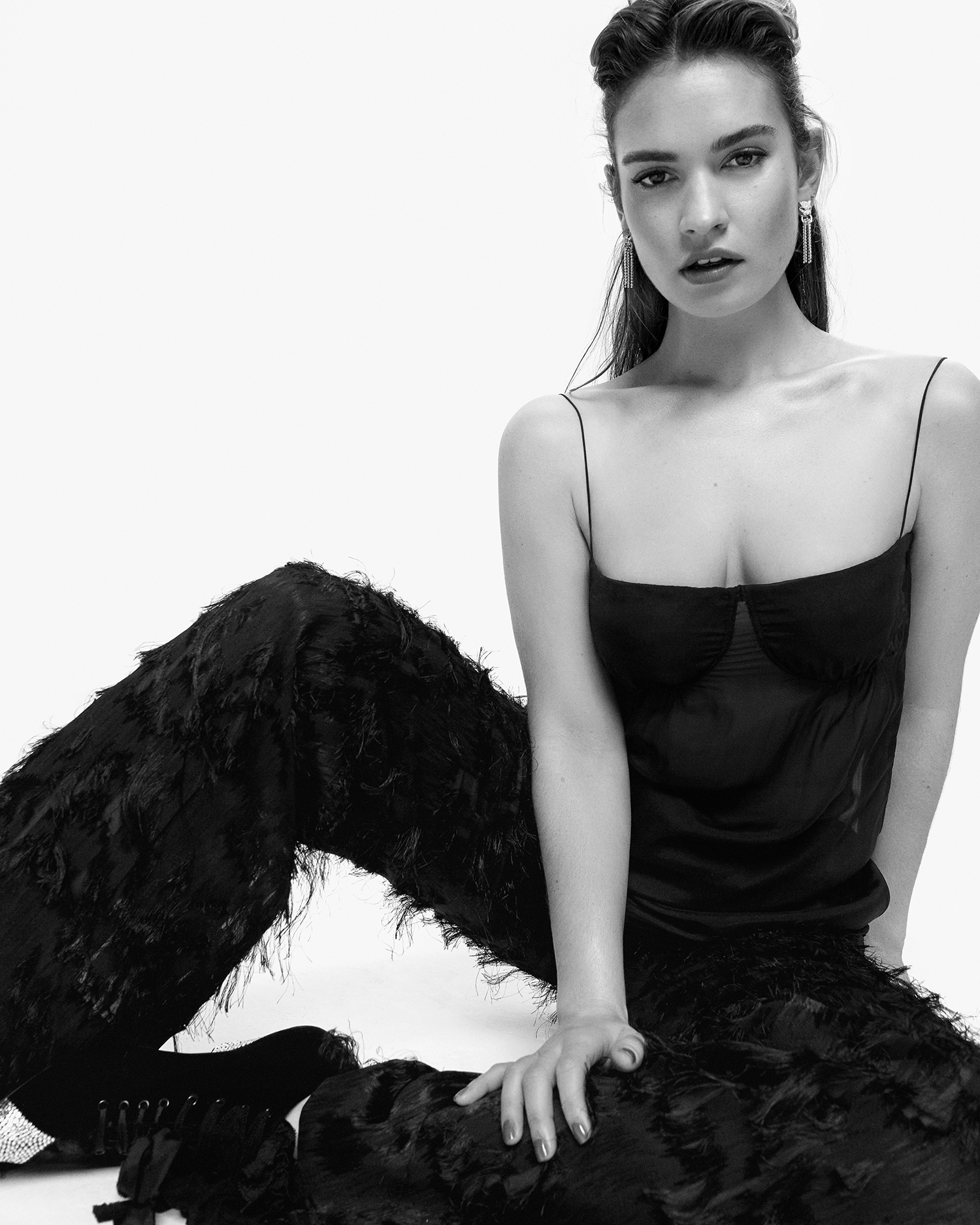 Lily James | L’Officiel NL