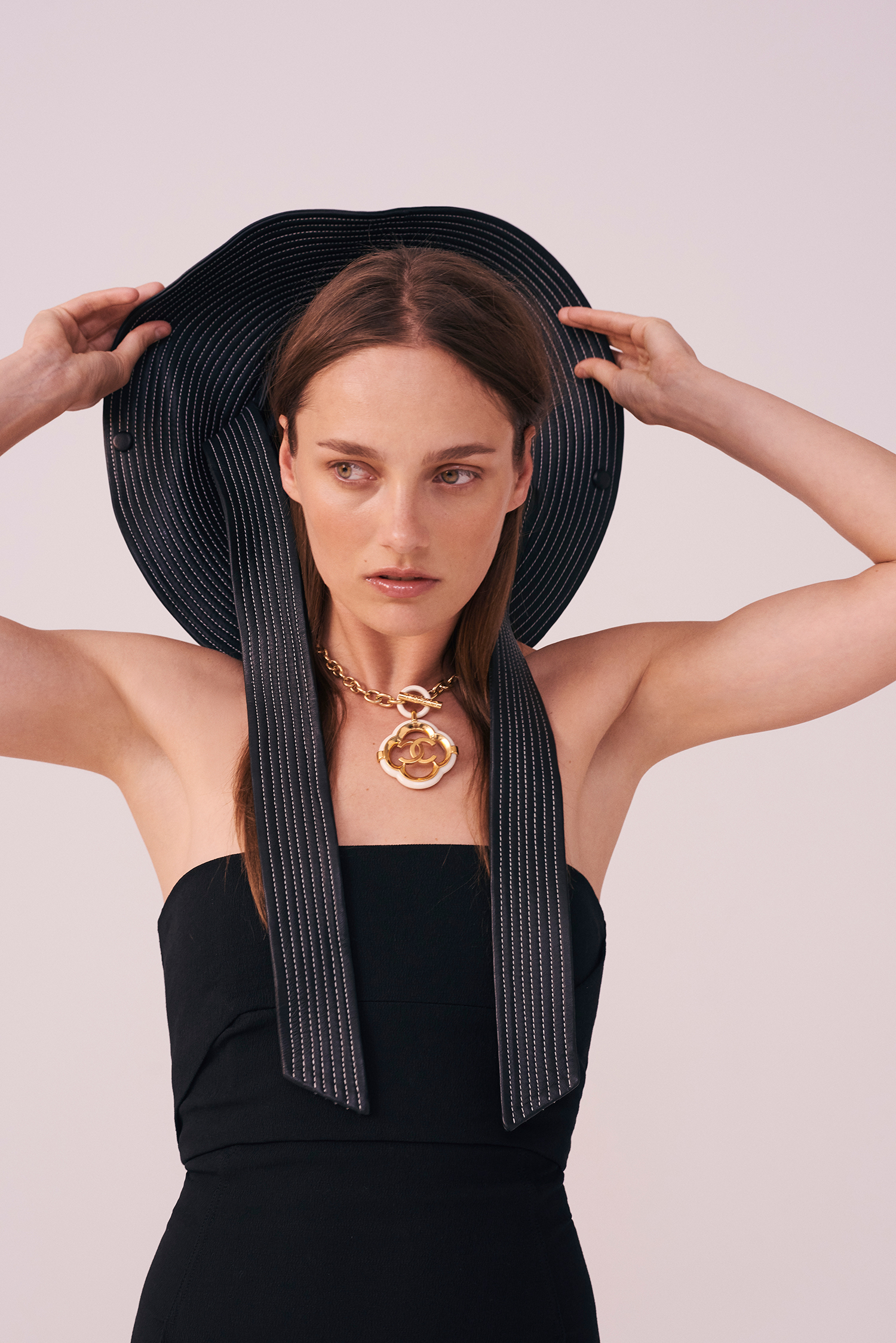 Karmen Pedaru | Costume