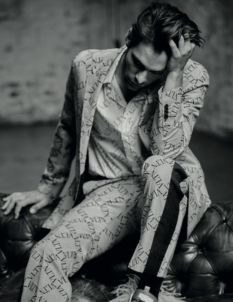 L’Officiel Hommes | Jon Kortajarena