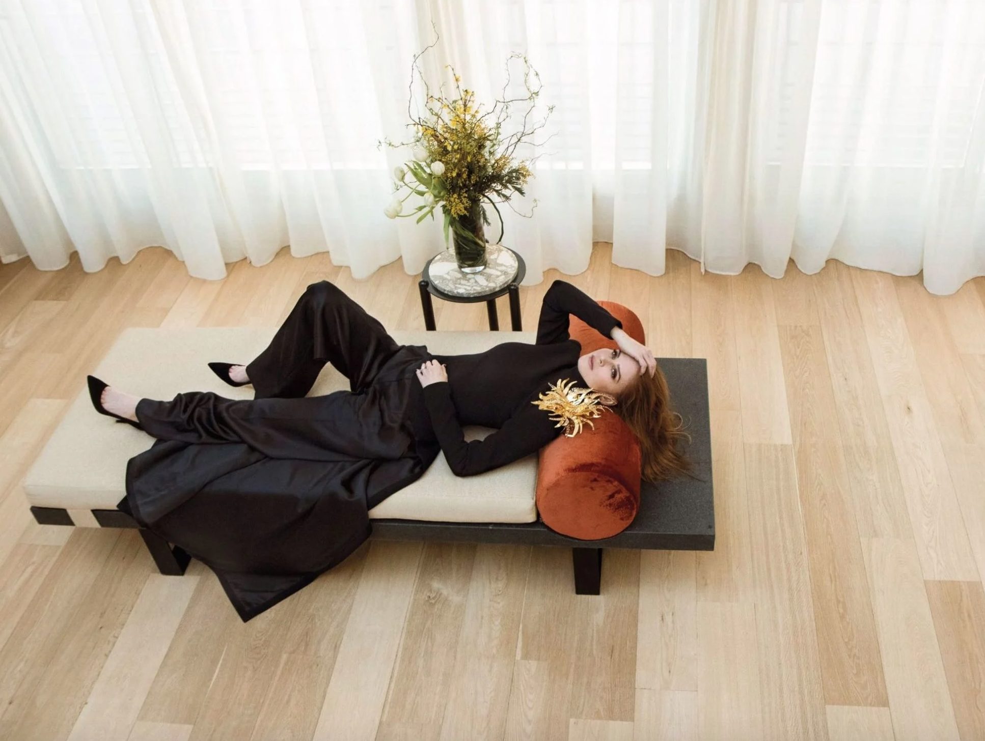 Sarah Rafferty – An American in Paris | Vogue Greece