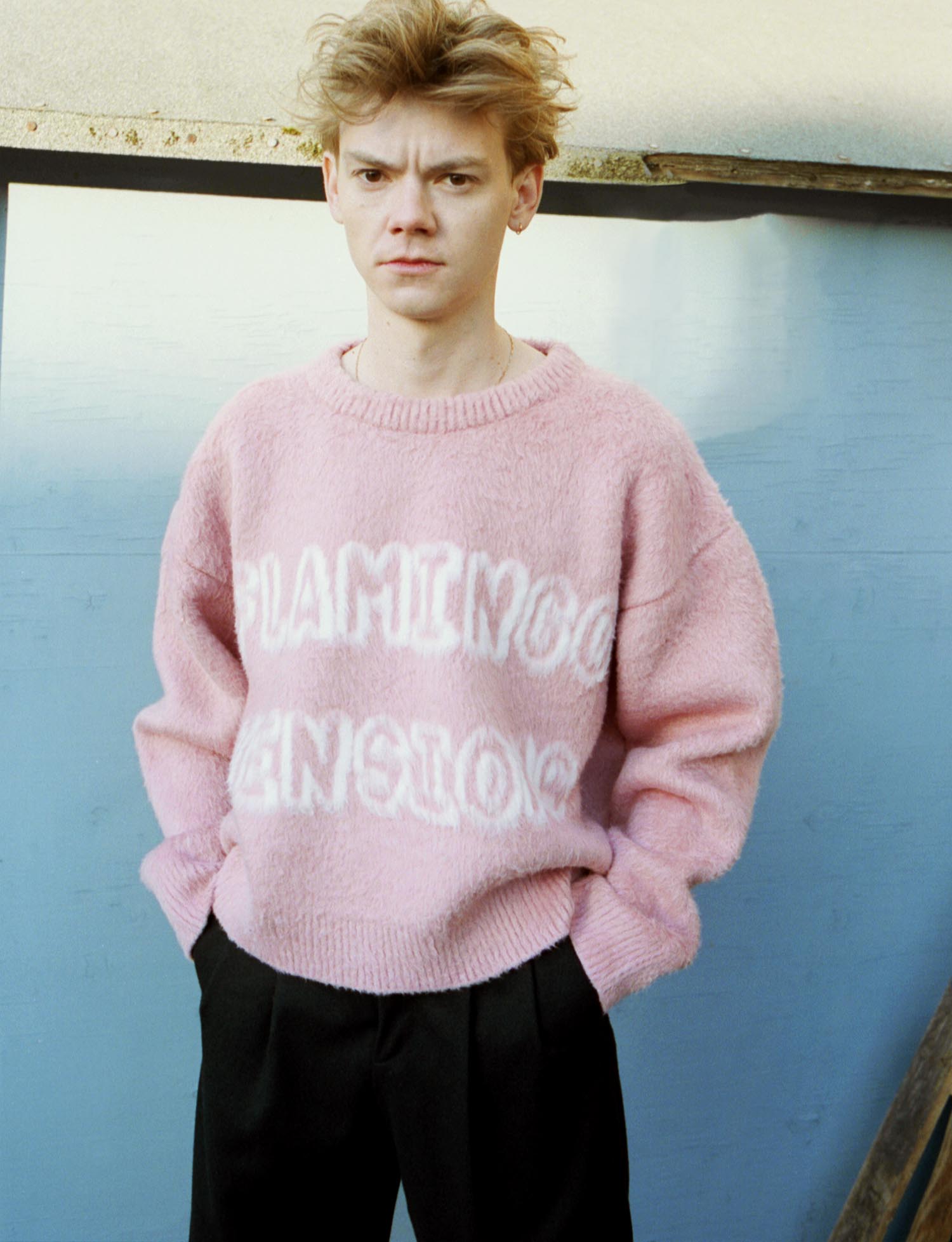 BEHIND THE BLINDS X Thomas Brodie Sangster