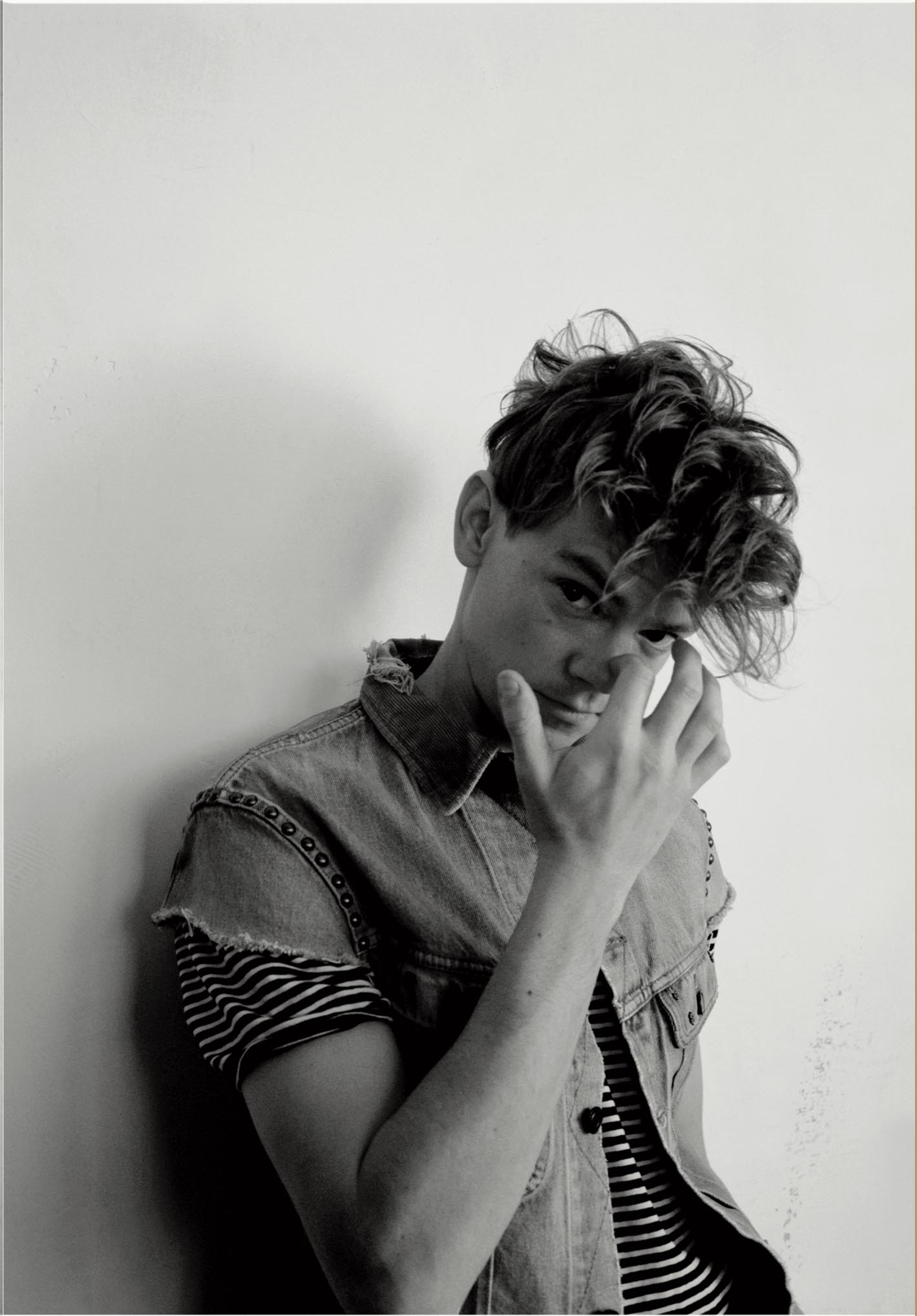 BEHIND THE BLINDS X Thomas Brodie Sangster