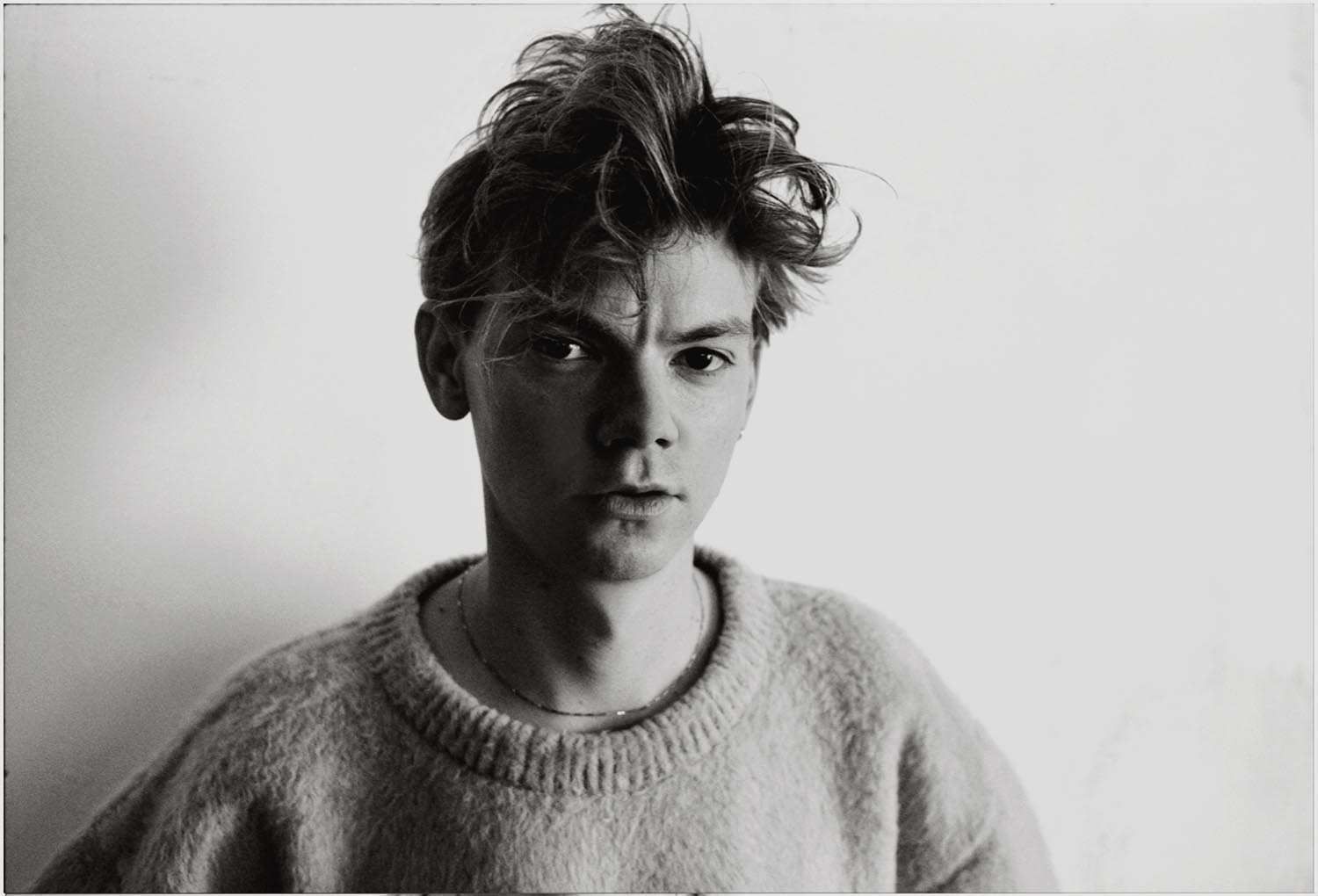 BEHIND THE BLINDS X Thomas Brodie Sangster