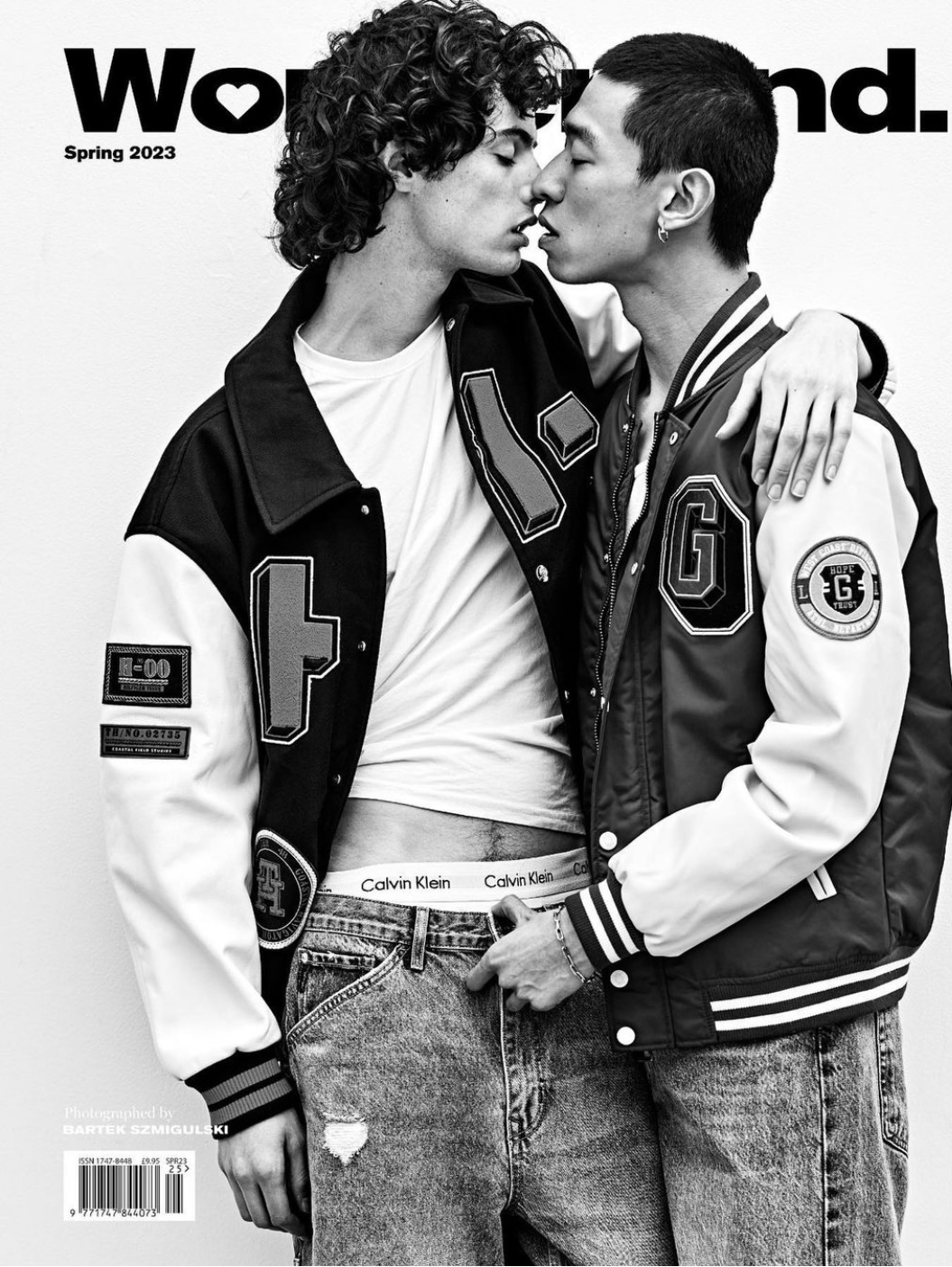 Wonderland | Kissing Story