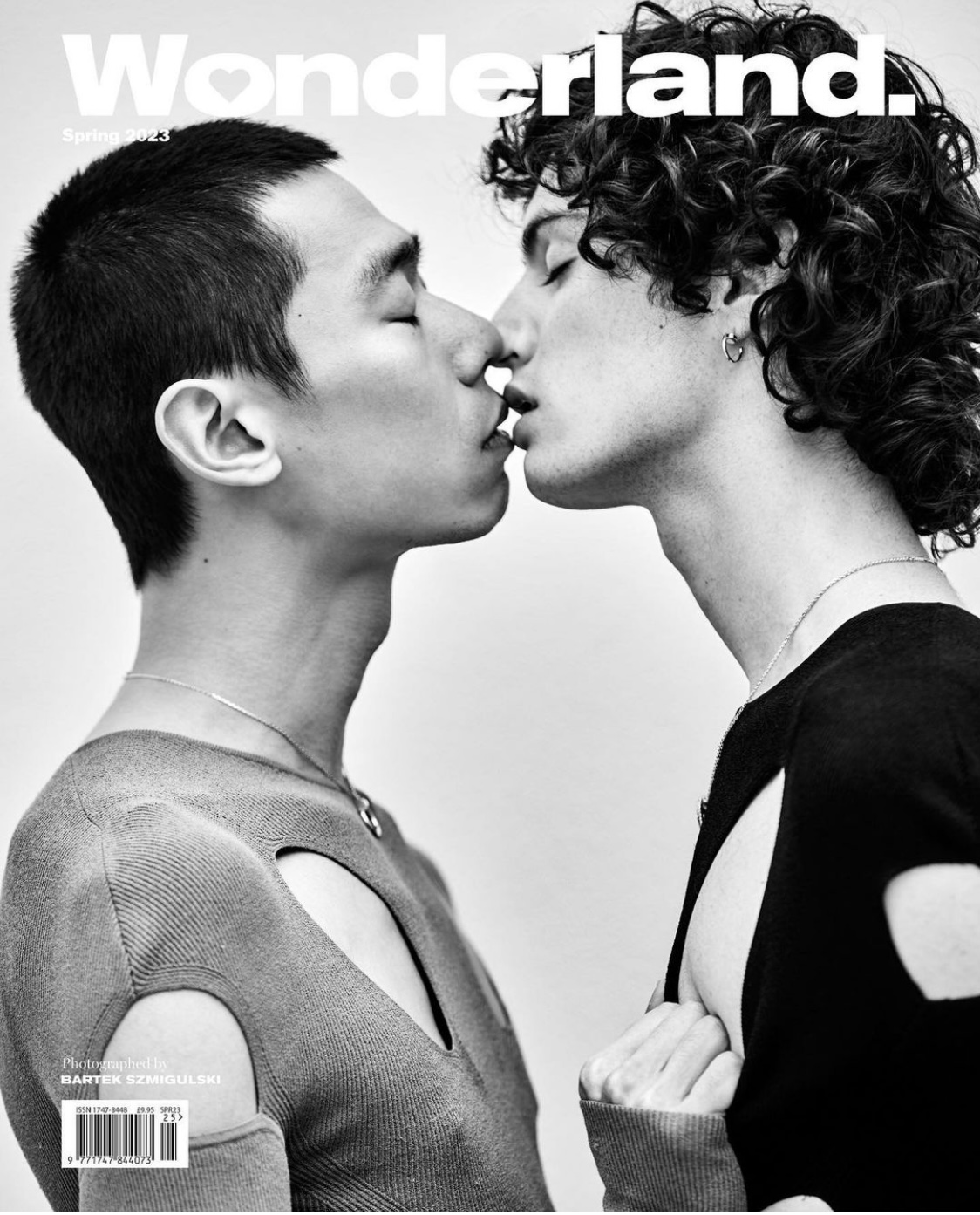 Wonderland | Kissing Story