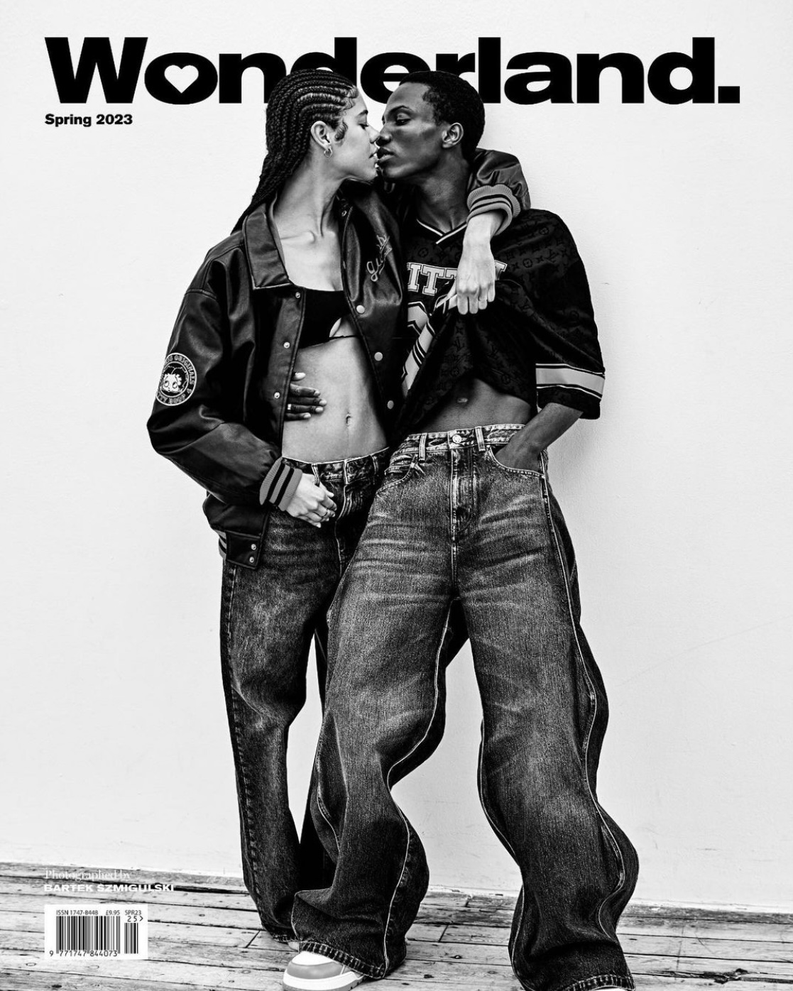 Wonderland | Kissing Story