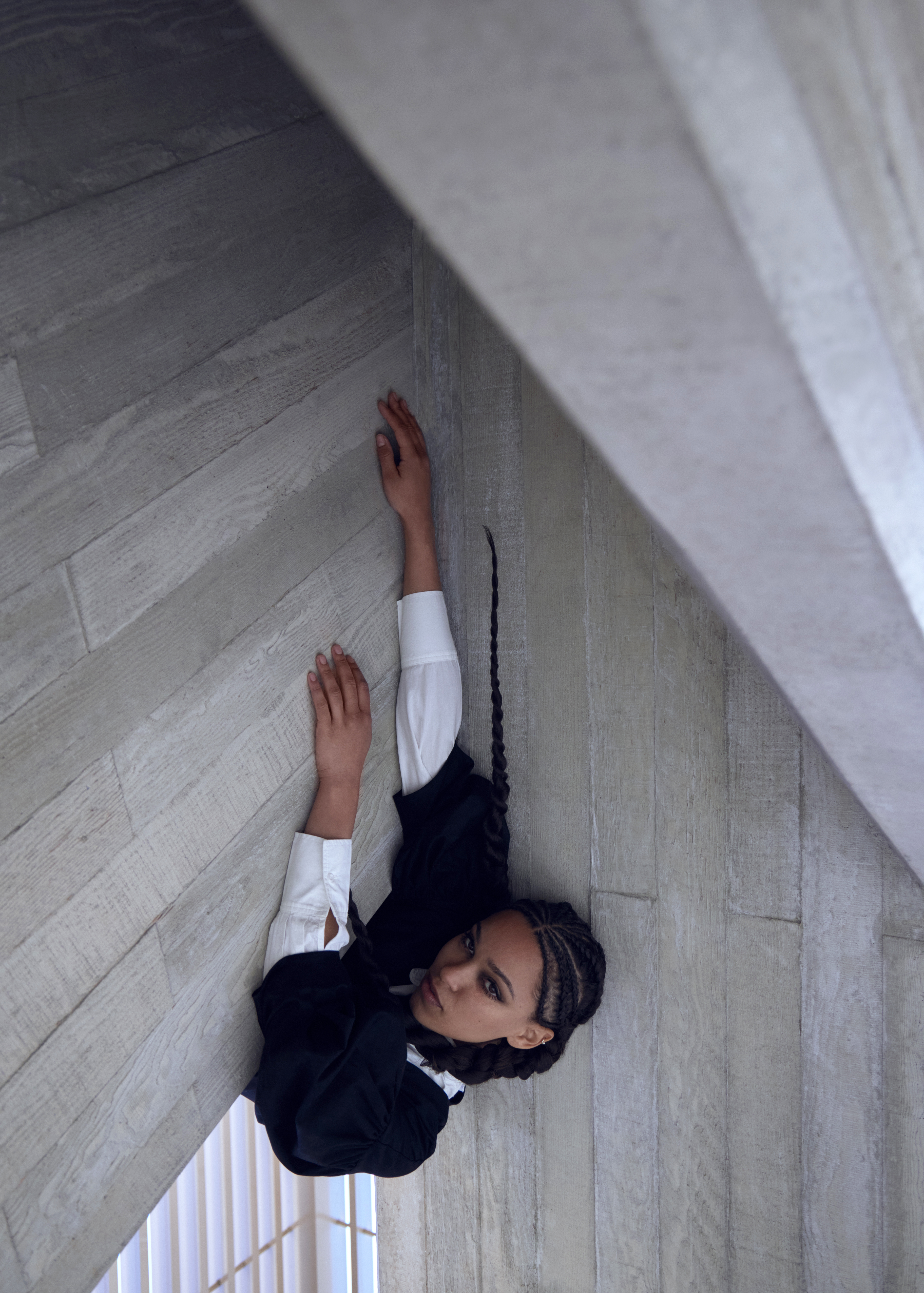 Vingt Sept | Izzy Bizu