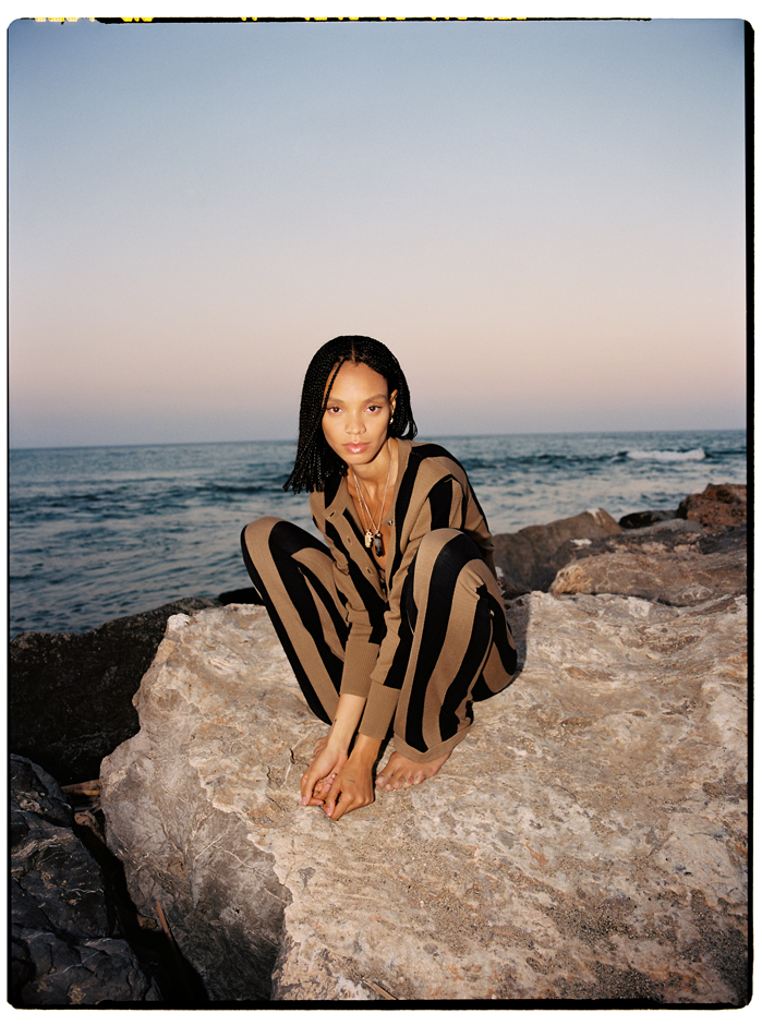 Silk Laundry | Akira Reid