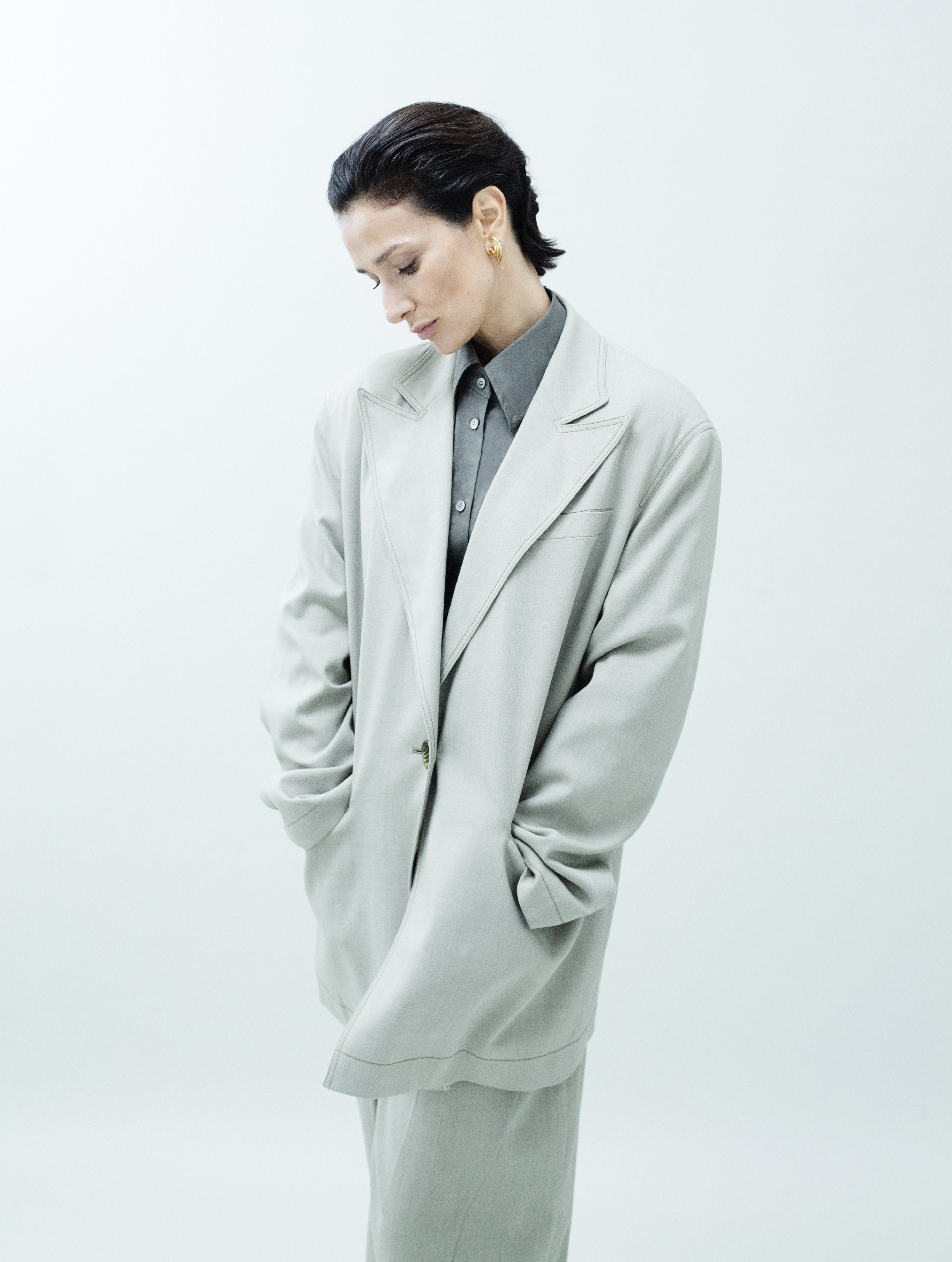 L’OFFICIEL | Indira Varma