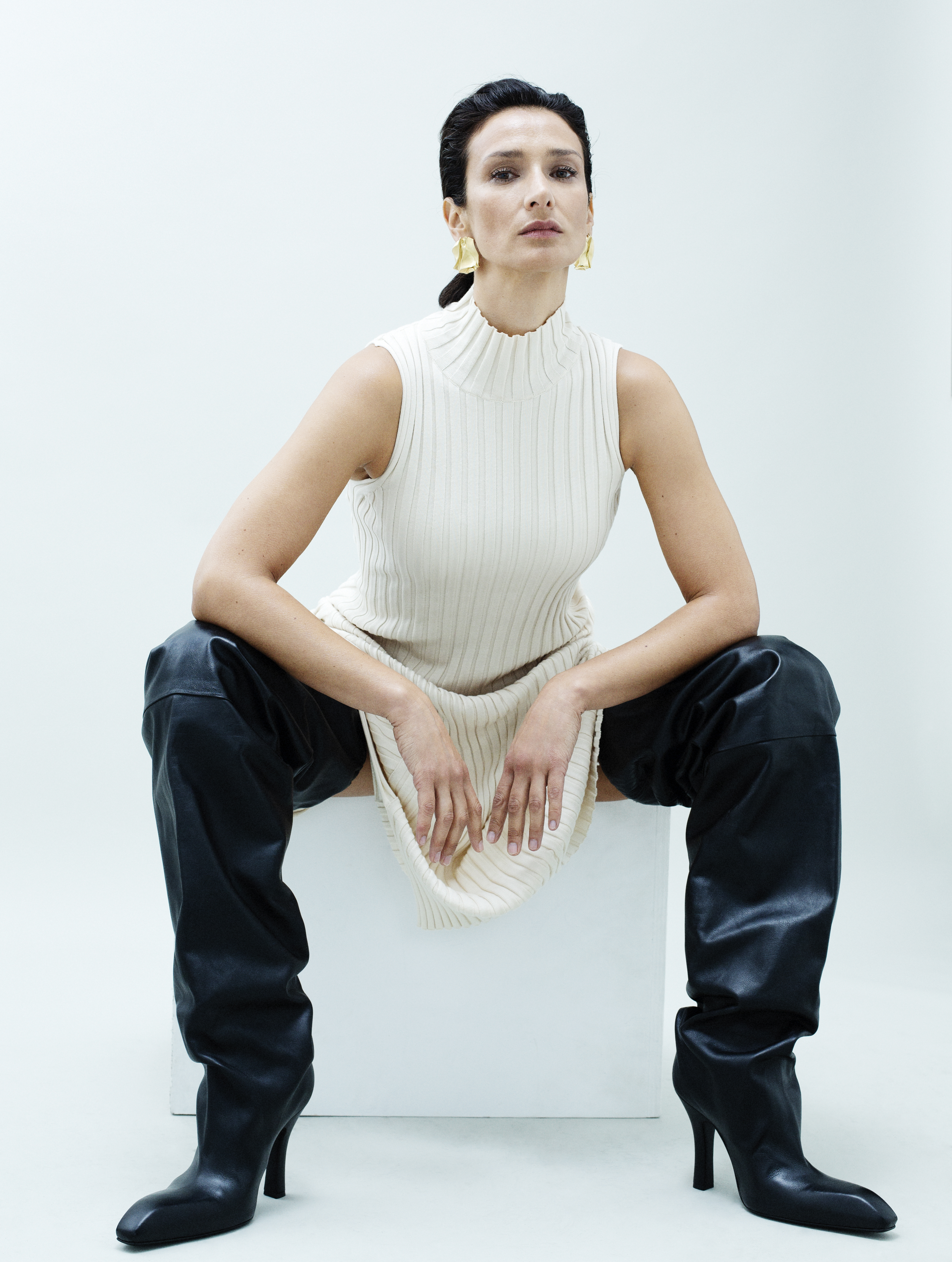 L’OFFICIEL | Indira Varma