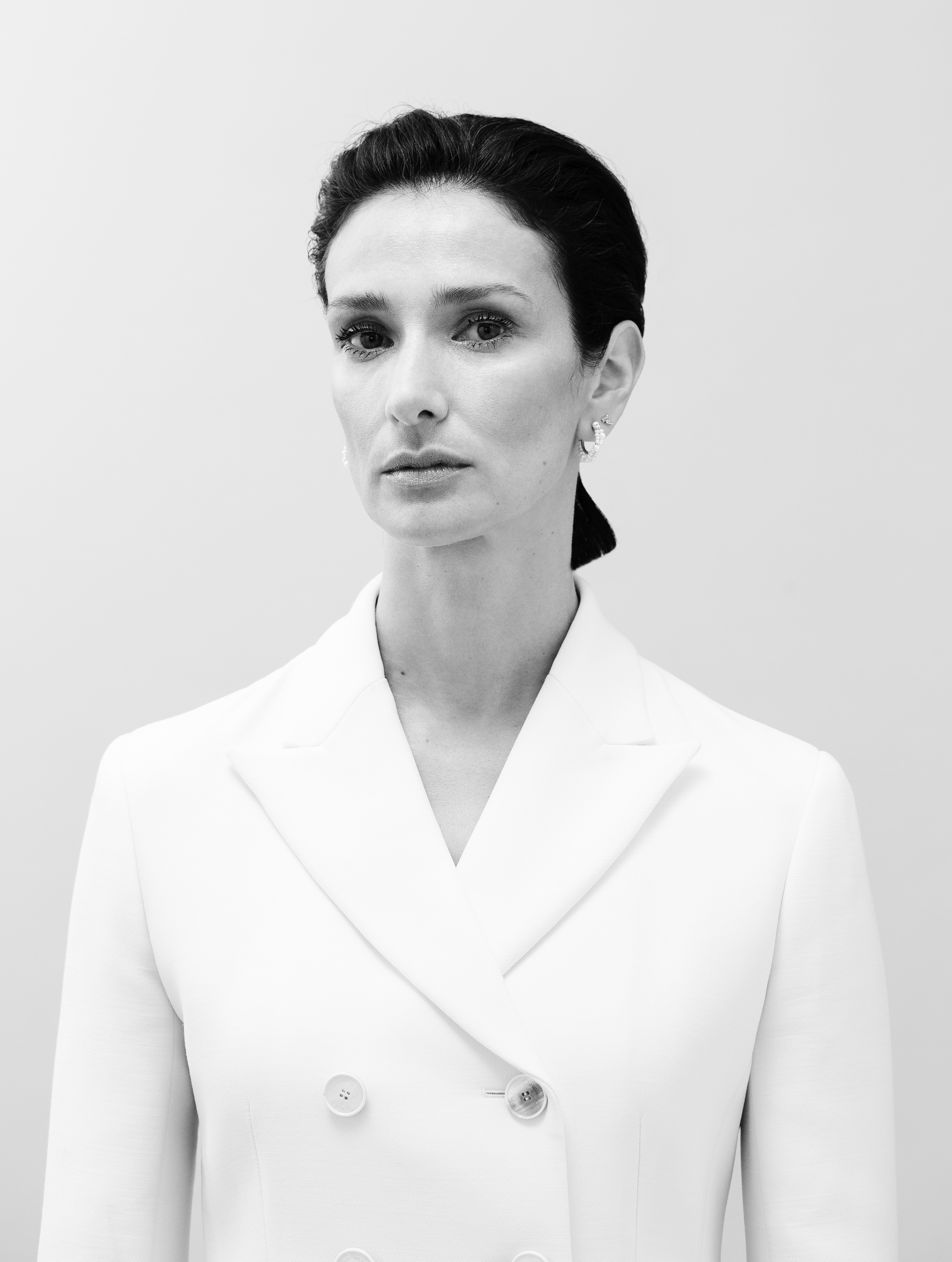 L’OFFICIEL | Indira Varma